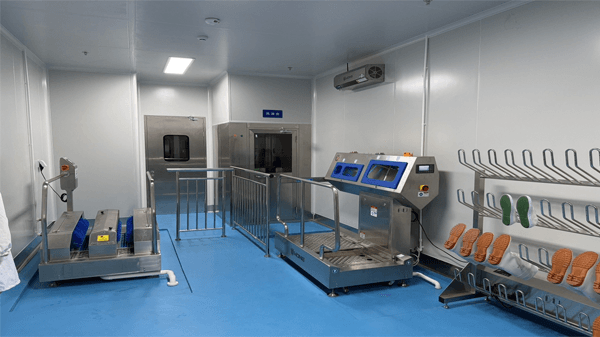 Hand sanitizing station for meat processing, complying with HACCP standards